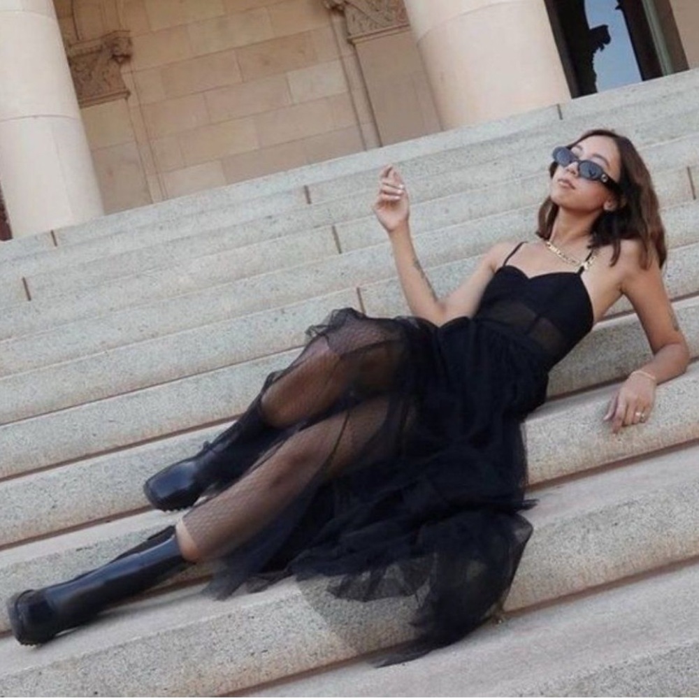 FAME and PARTNERS, BLACK CORSET TIERED GOWN